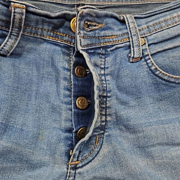 Diesel Industry Light Wash 30 x 24 Stretch Capris - Picture 4 of 10